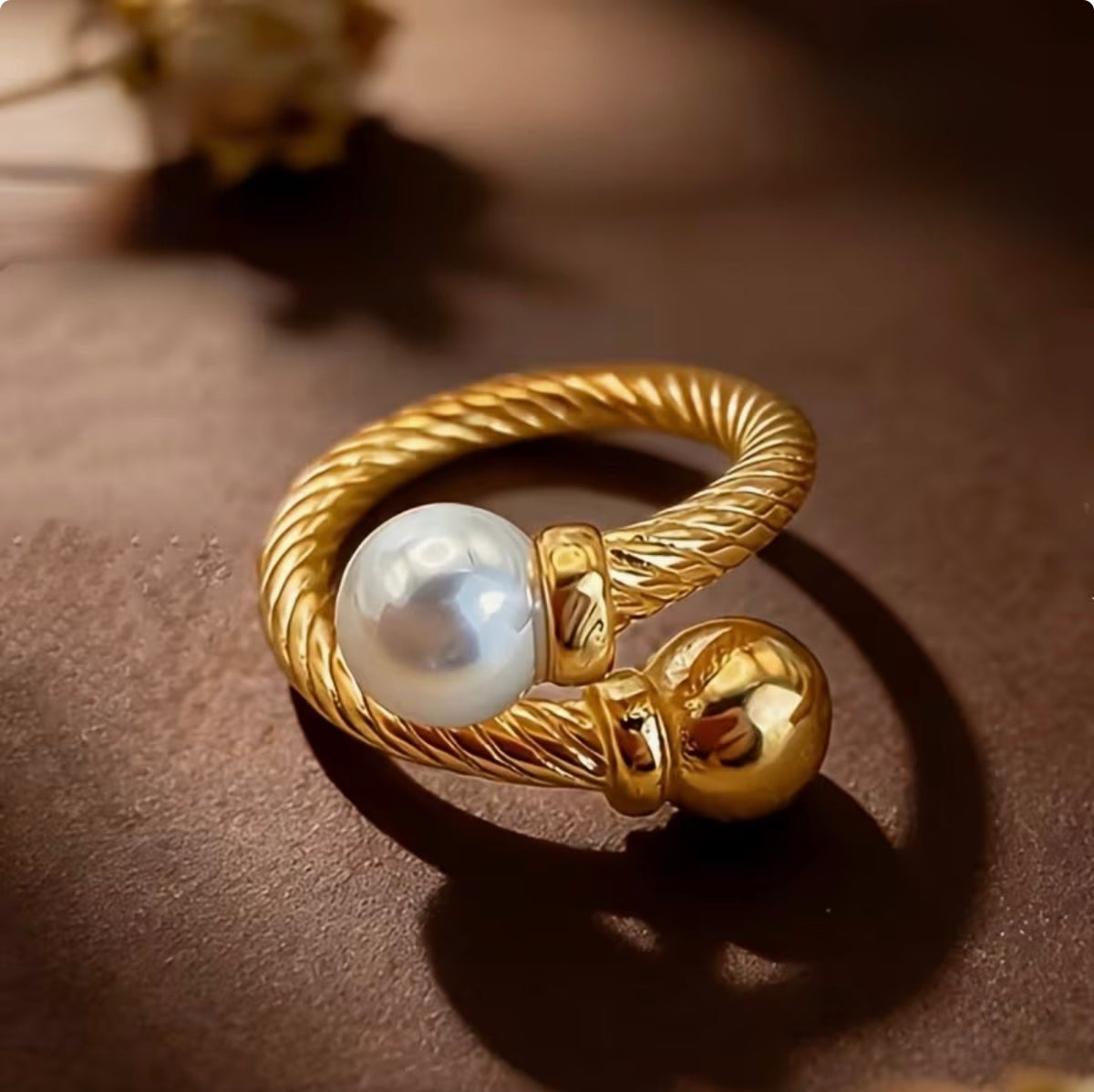 Ring double headed round open ring.